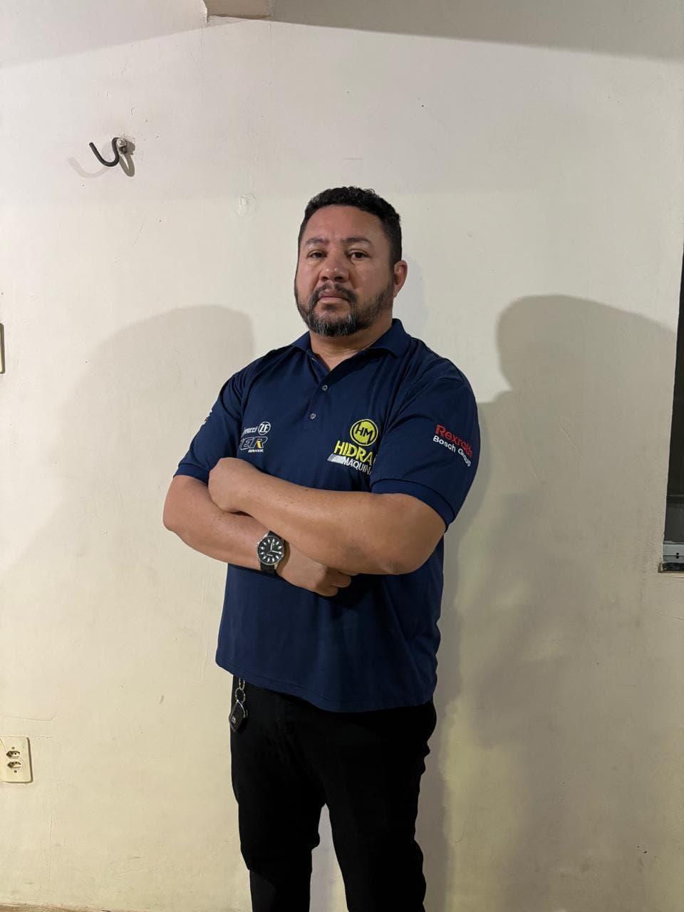 Colaborador da equipe Hidrau Máquinas em Marabá, de uniforme